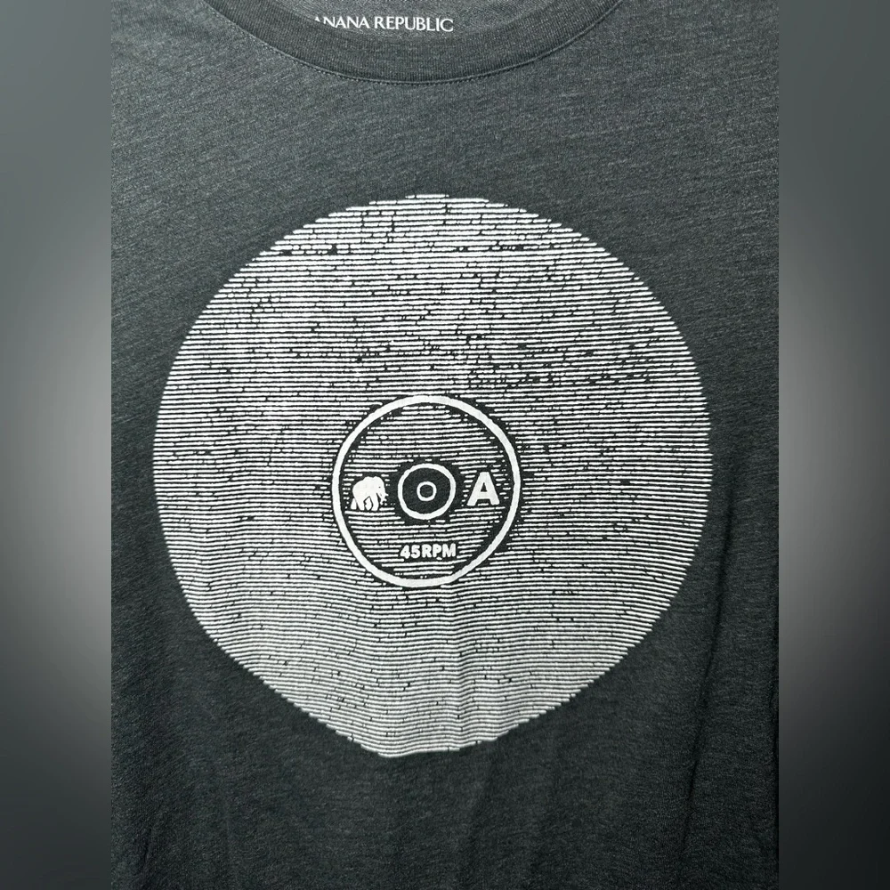 Banana‎ Republic Graphic Tee Shirt Men’s Small Gray Short Sleeve